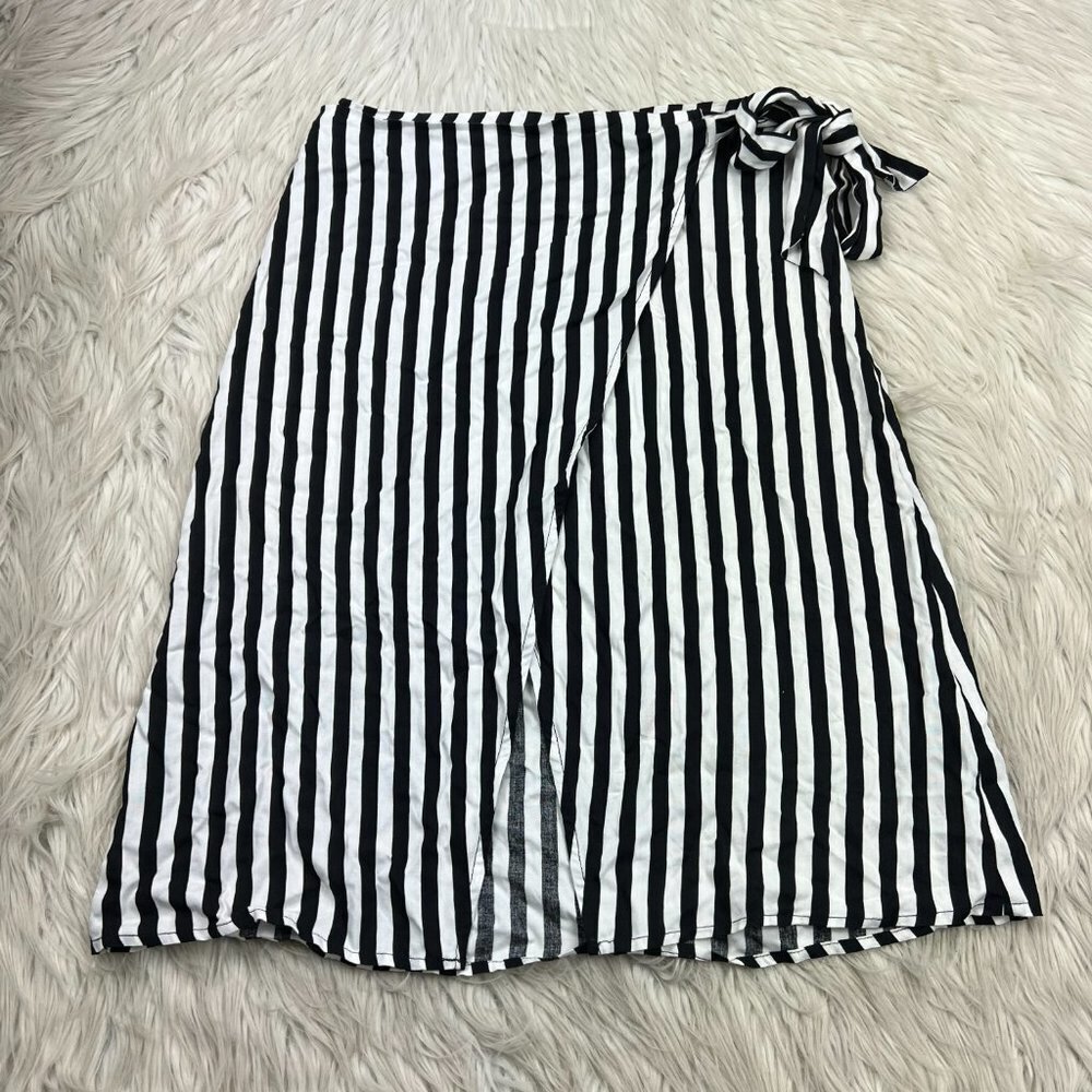 MONKI Women's Striped Wrapโ Skirt / Swim Cover
